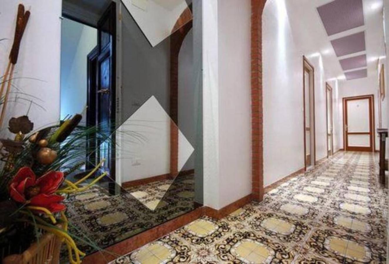 Nahid Accommodation ローマ エクステリア 写真