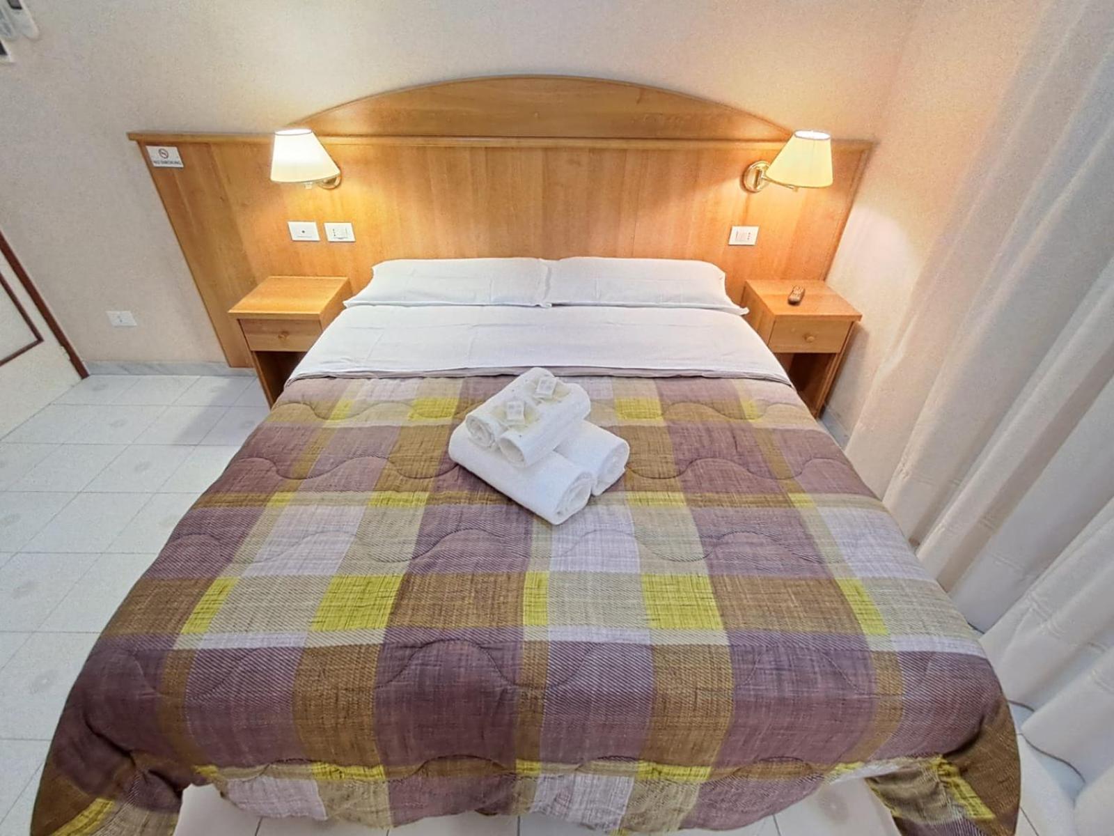 Nahid Accommodation ローマ エクステリア 写真