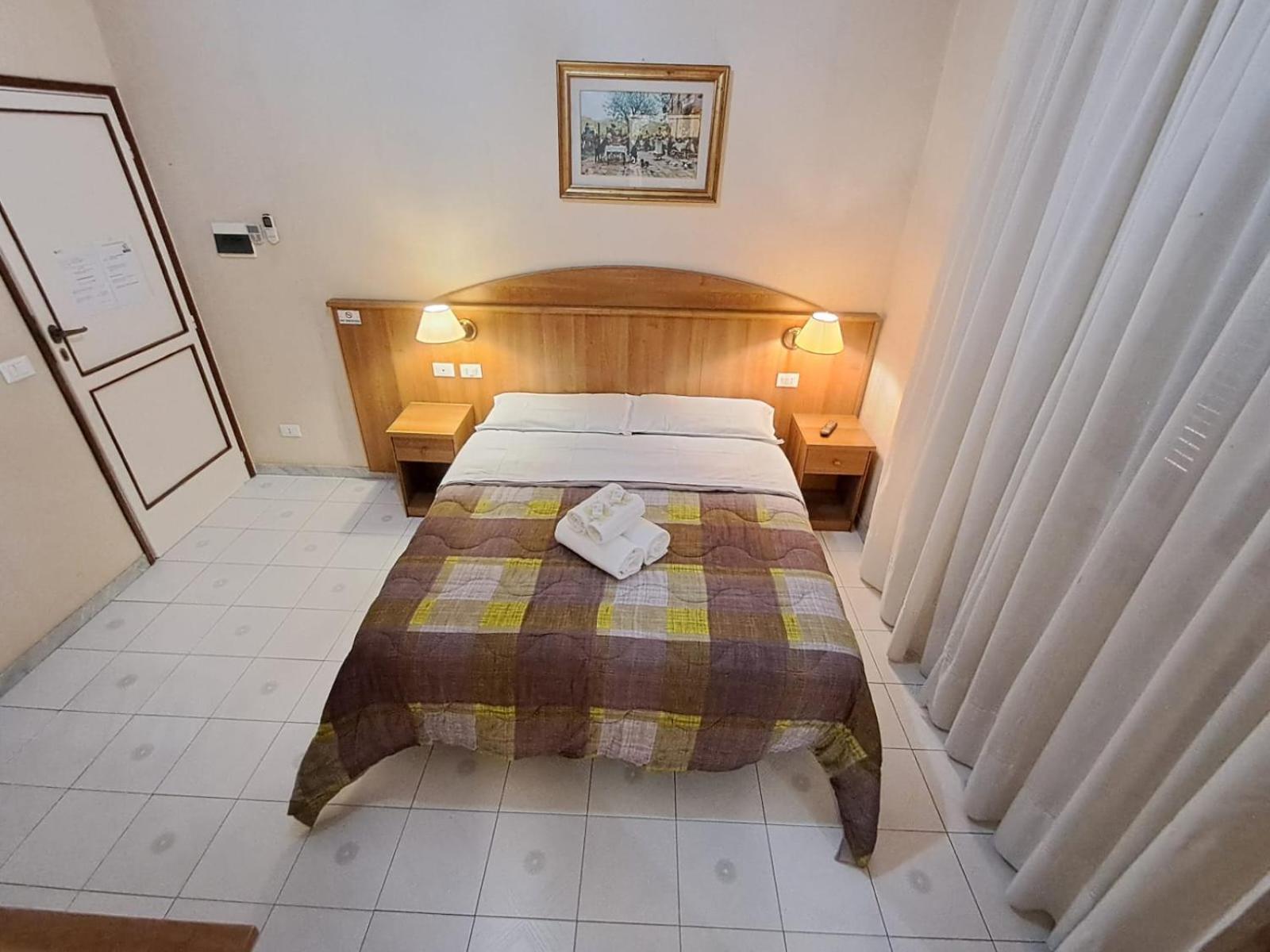 Nahid Accommodation ローマ エクステリア 写真