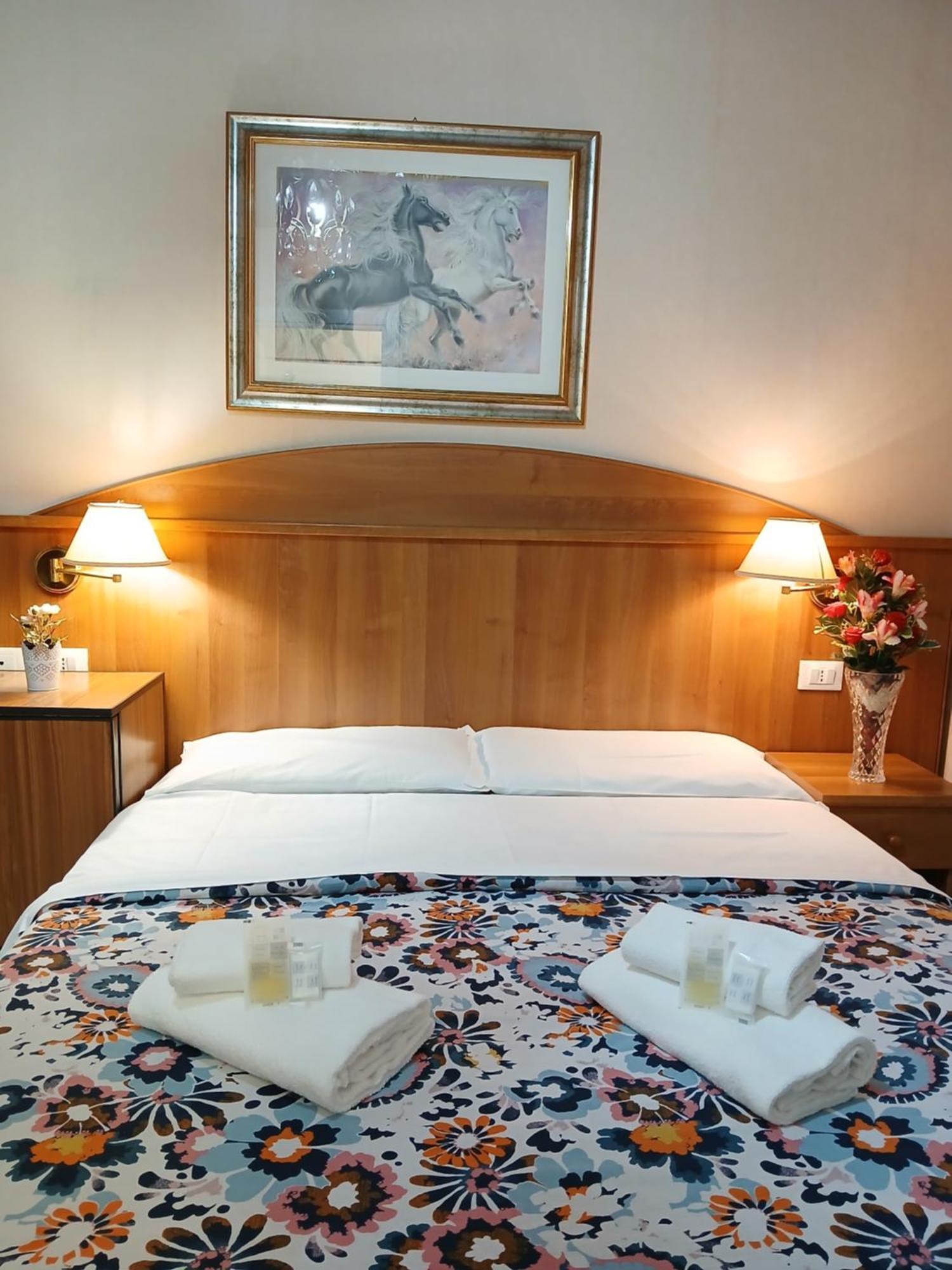 Nahid Accommodation ローマ エクステリア 写真